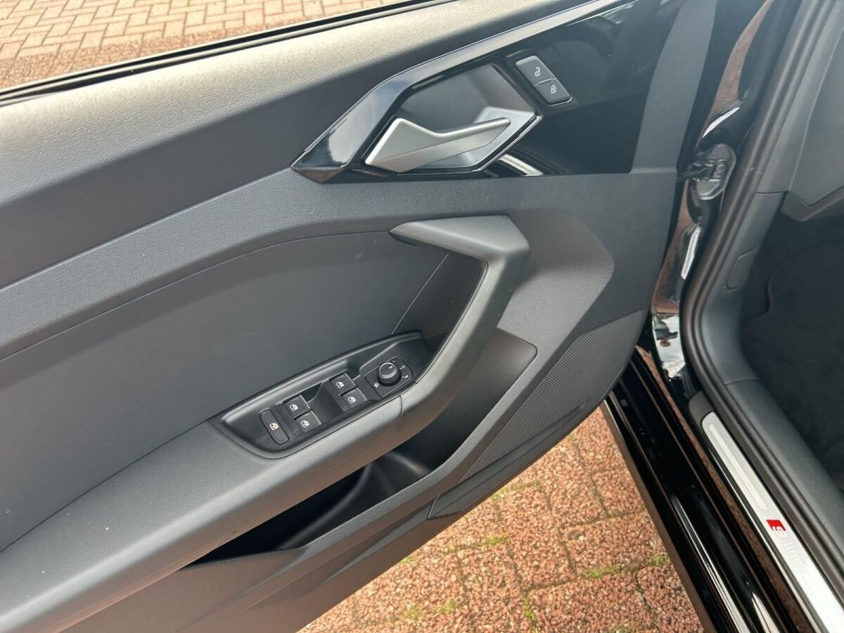 Audi A1 Sportback 30 TFSI S-LINE+LED+DCC+CARPLAY