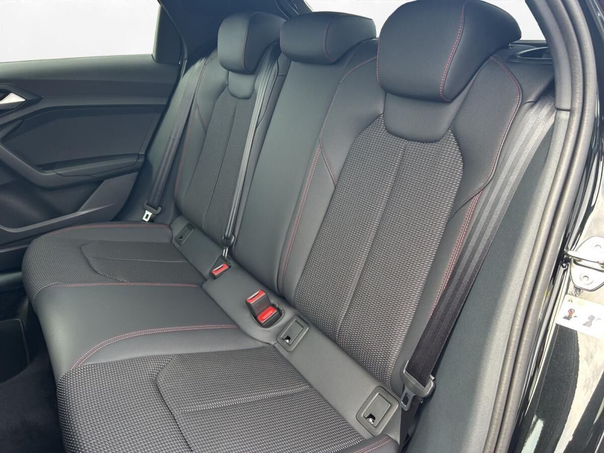 Audi A1 Sportback 30 TFSI S-LINE+LED+DCC+CARPLAY