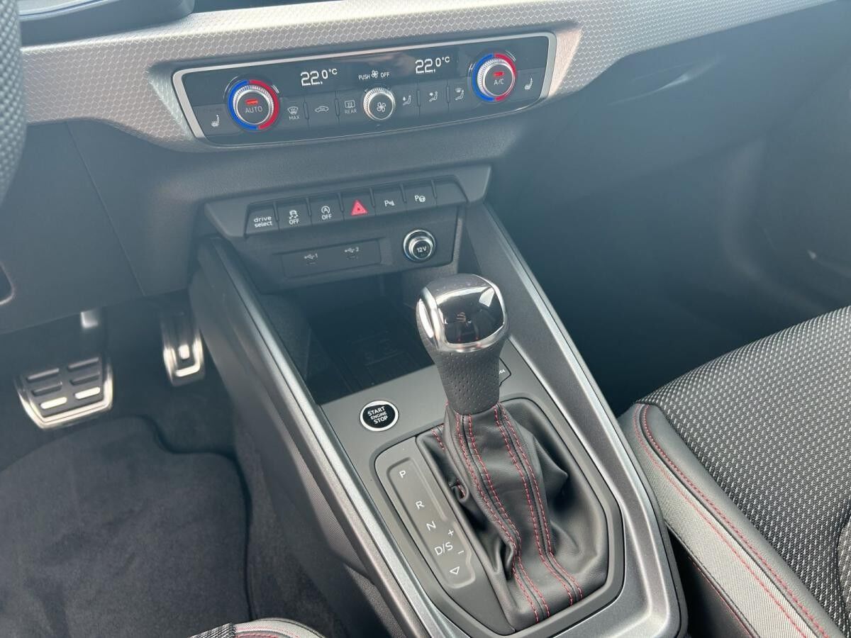 Audi A1 Sportback 30 TFSI S-LINE+LED+DCC+CARPLAY