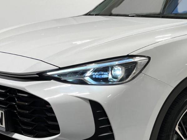 MG ZS HYBRID + LUXURY *SONDERANGEBOT