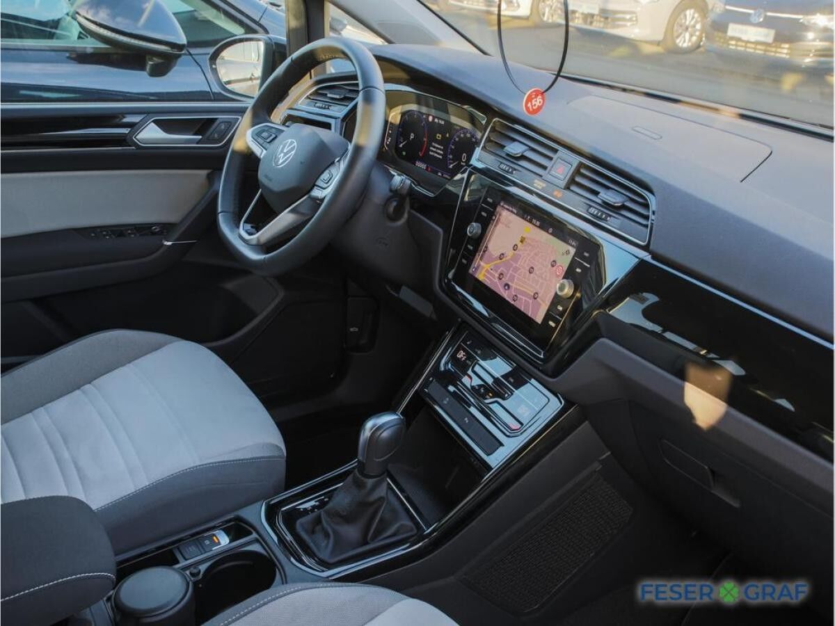 Volkswagen Touran Highline 2.0 TDI DSG Navi AHK Kamera LED