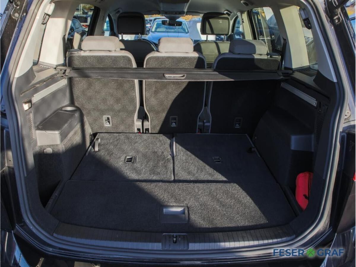 Volkswagen Touran Highline 2.0 TDI DSG Navi AHK Kamera LED