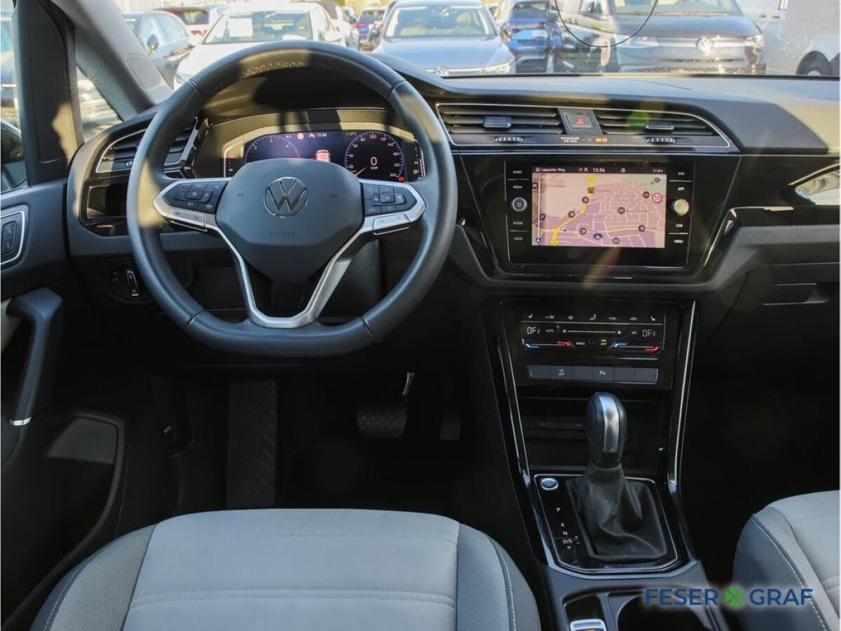 Volkswagen Touran Highline 2.0 TDI DSG Navi AHK Kamera LED