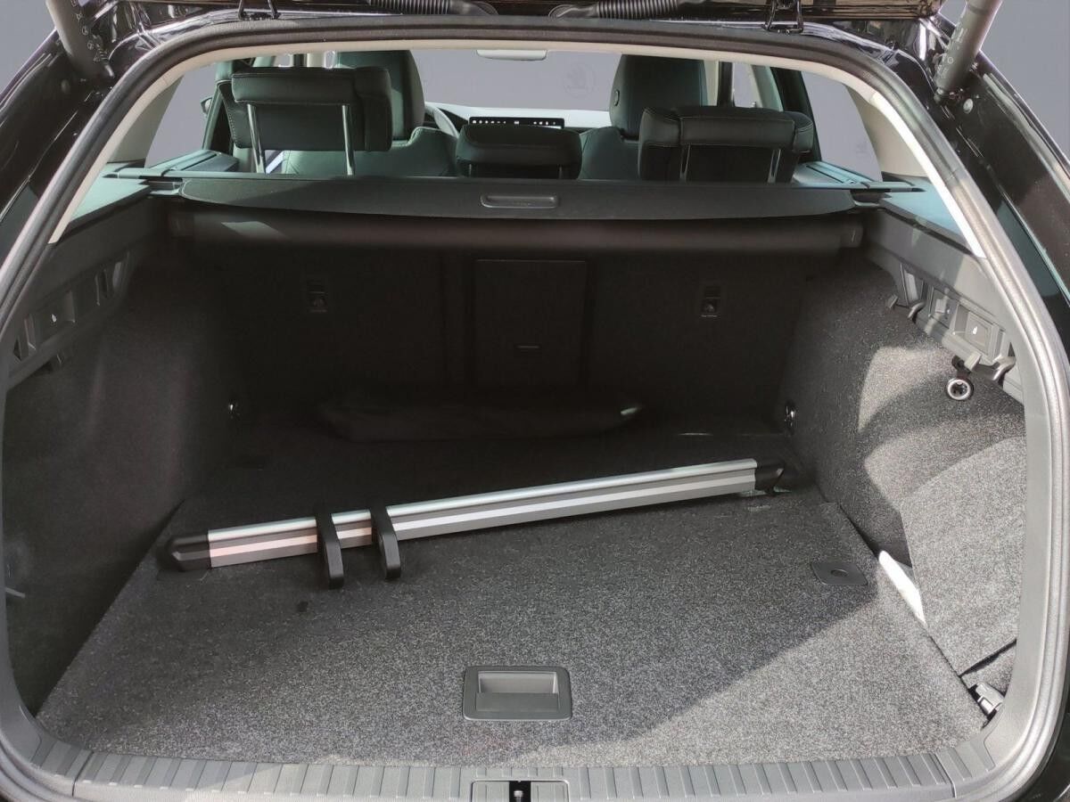 Skoda Octavia Combi Tour 2.0 TDI DSG AHK ACC RFK DAB