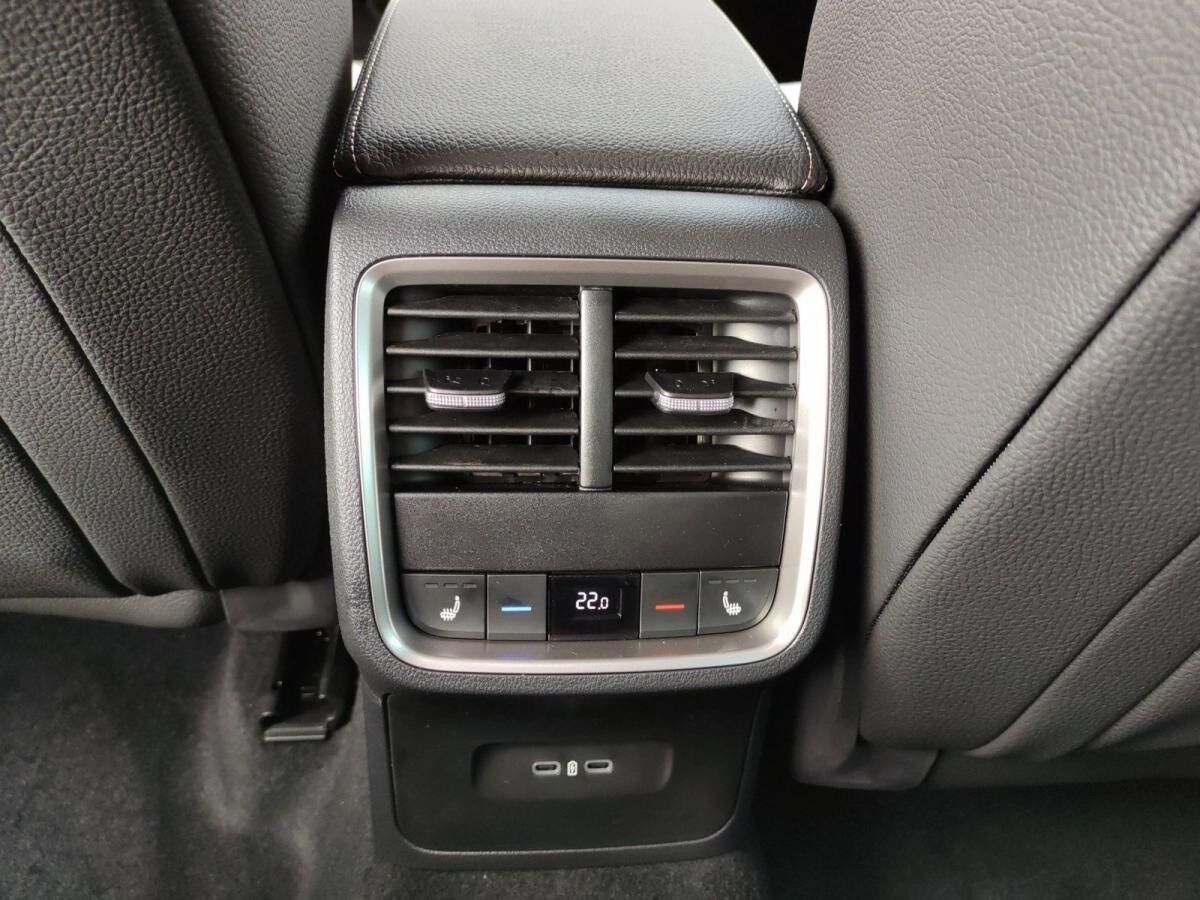 Skoda Octavia Combi Tour 2.0 TDI DSG AHK ACC RFK DAB