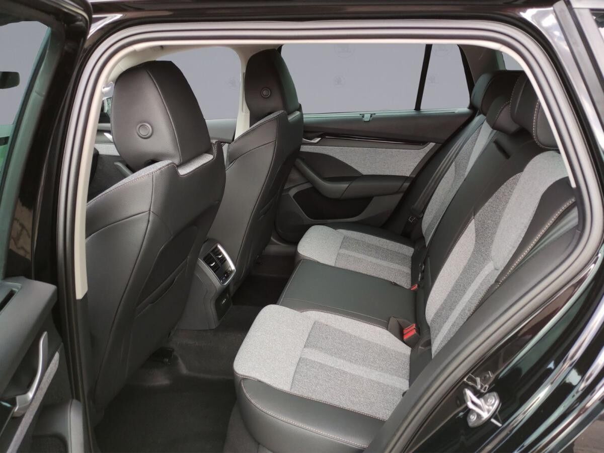 Skoda Octavia Combi Tour 2.0 TDI DSG AHK ACC RFK DAB