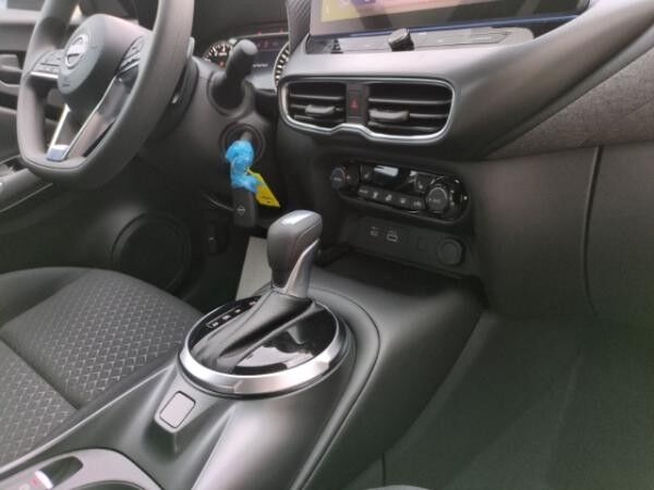 Nissan Juke Acenta 1.0 DIG-T EU6e LED Klimaautom DAB SHZ Spurhalteass. Fernlichtass. Verkehrszeichenerk.