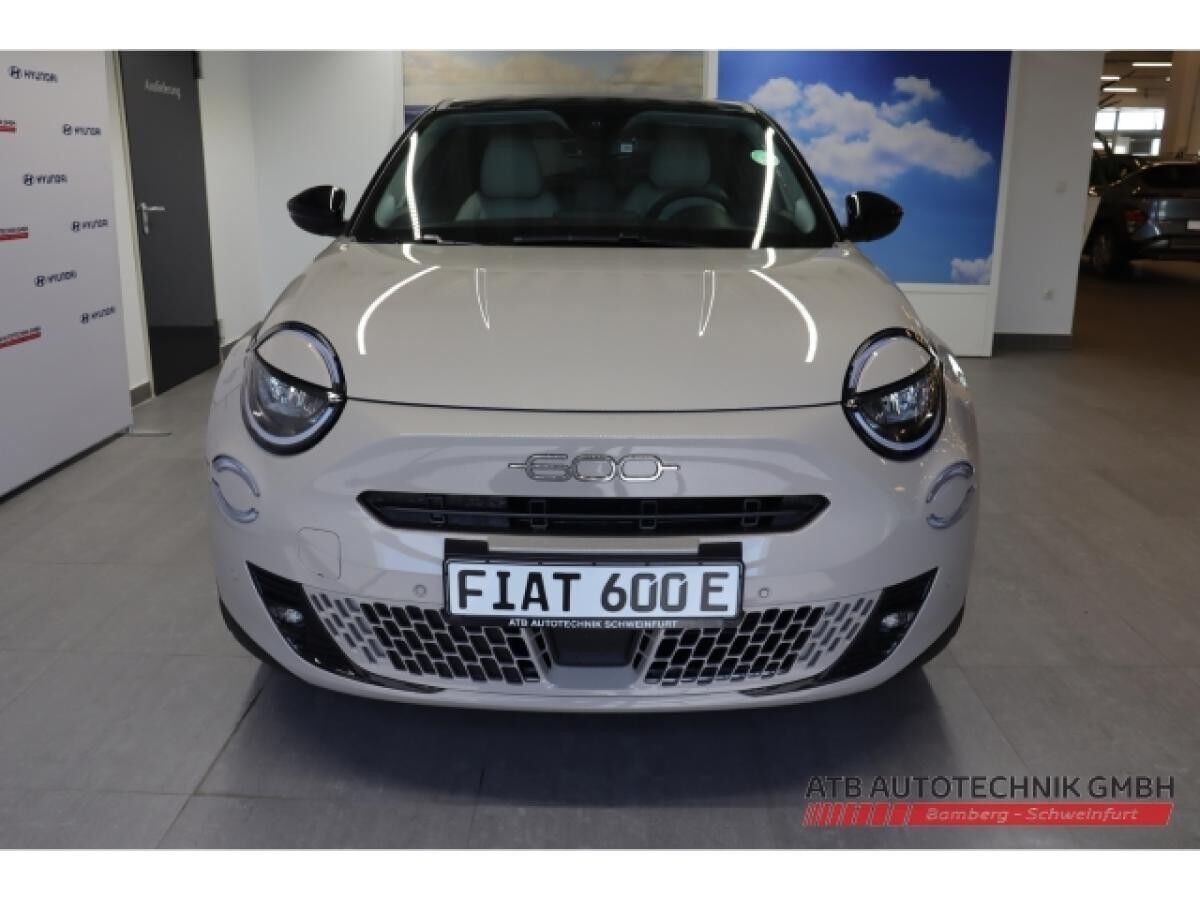 Fiat 600e MY25 La Prima Navi Massagesitze LED El. Heckklappe