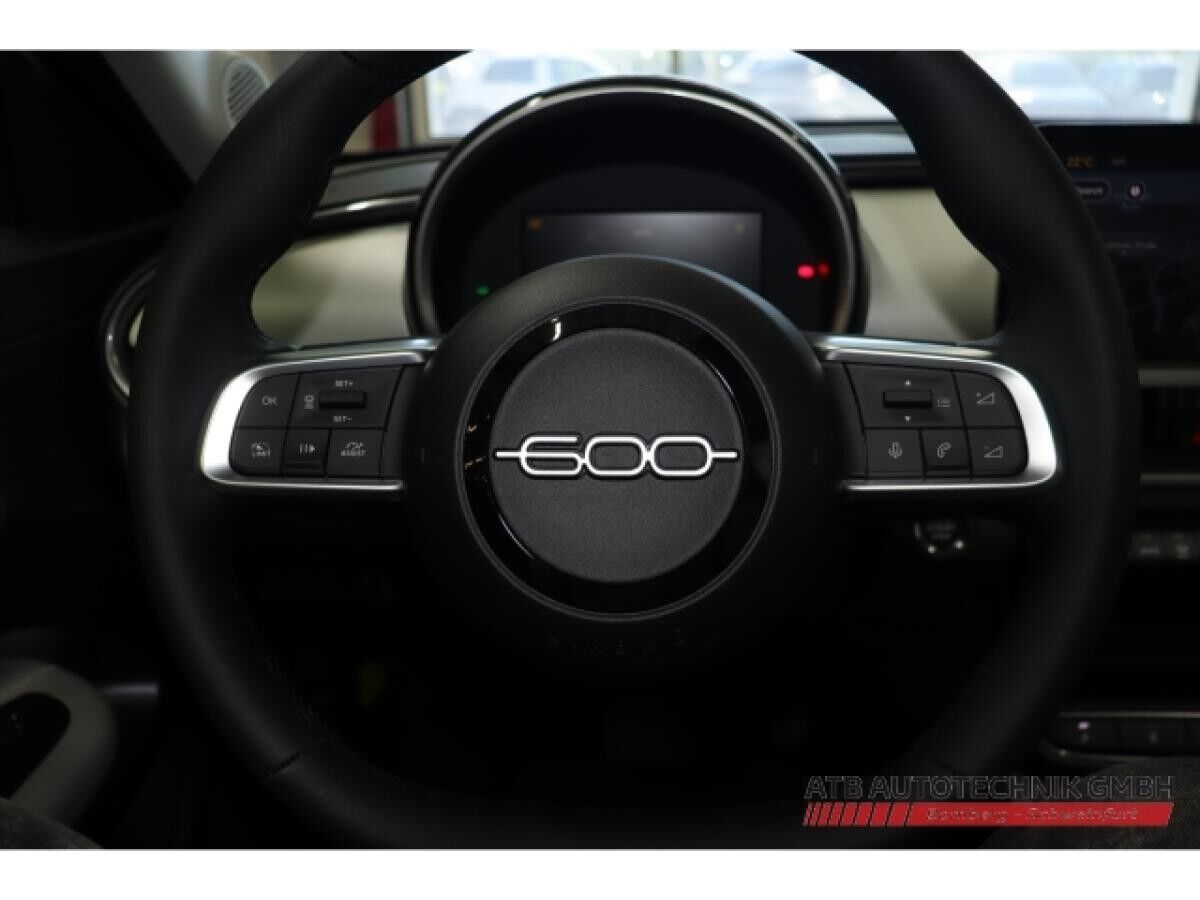 Fiat 600e MY25 La Prima Navi Massagesitze LED El. Heckklappe