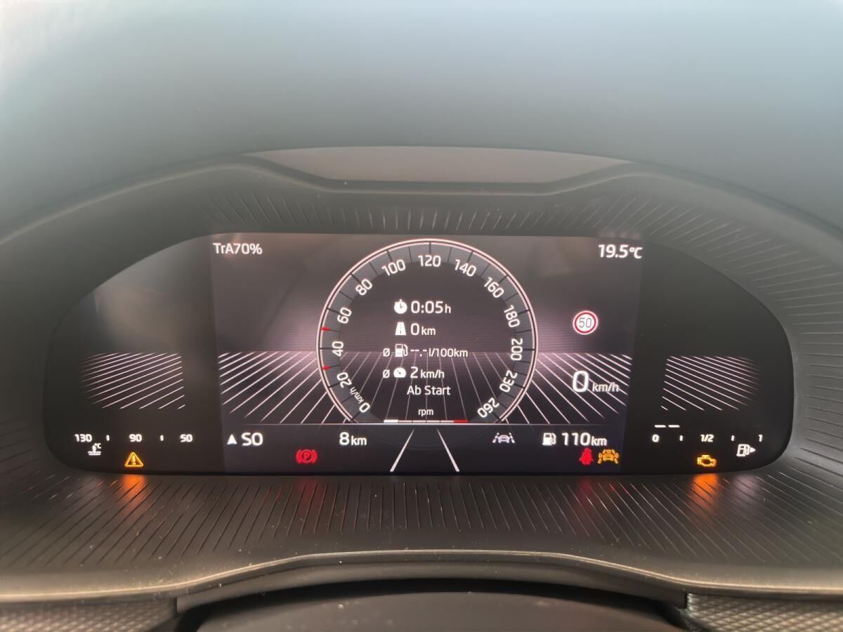 Skoda Kamiq Essence SOFORT VERFÜGBAR SHZ LED W-Paket PDC SpurH