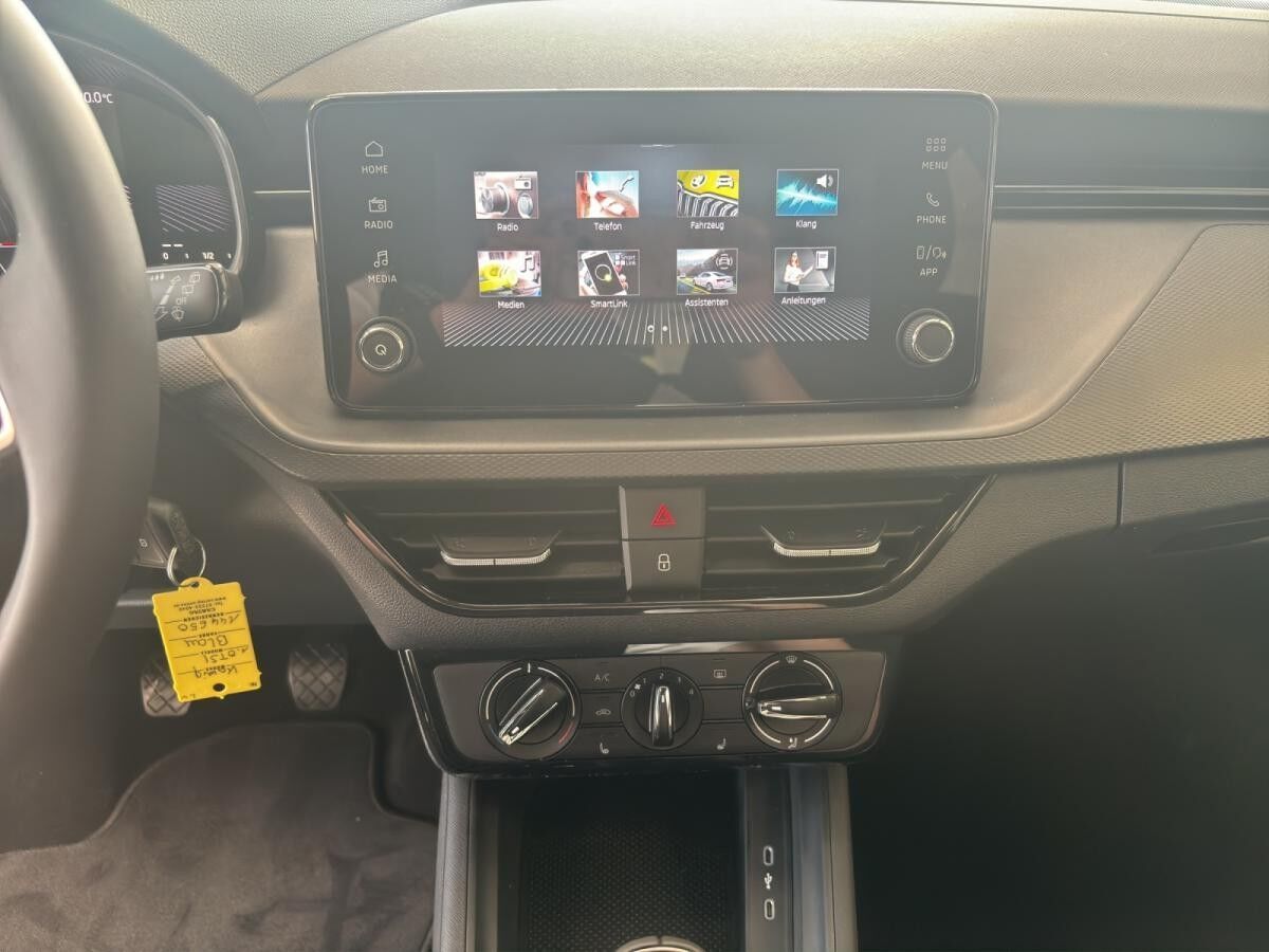 Skoda Kamiq Essence SOFORT VERFÜGBAR SHZ LED W-Paket PDC SpurH