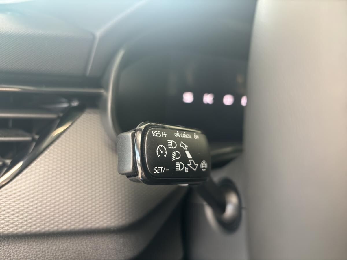 Skoda Kamiq Essence SOFORT VERFÜGBAR SHZ LED W-Paket PDC SpurH