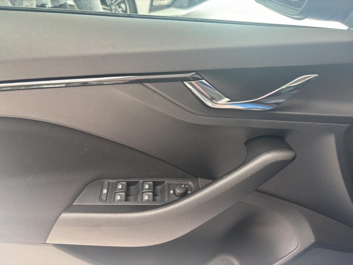 Skoda Kamiq Essence SOFORT VERFÜGBAR SHZ LED W-Paket PDC SpurH