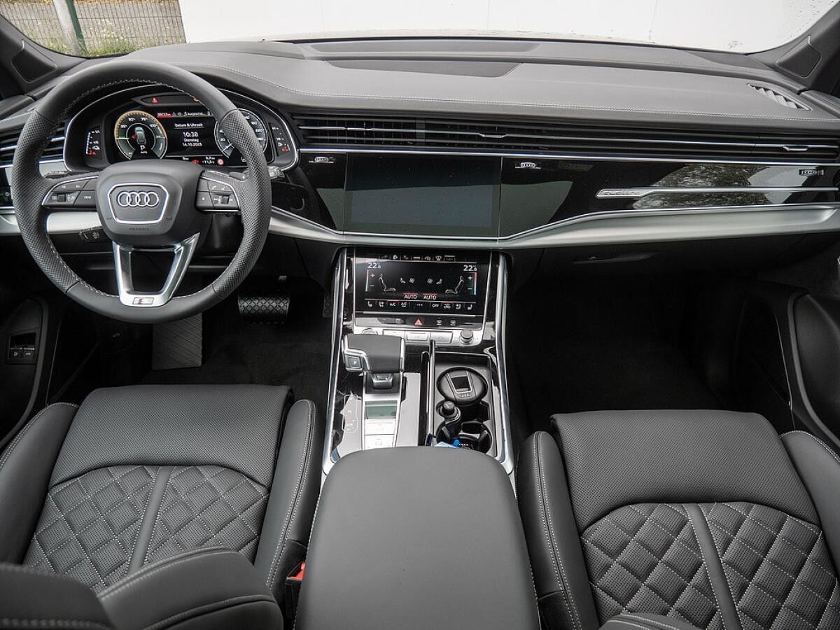 Audi Q7 SUV S line business TFSI e quattro