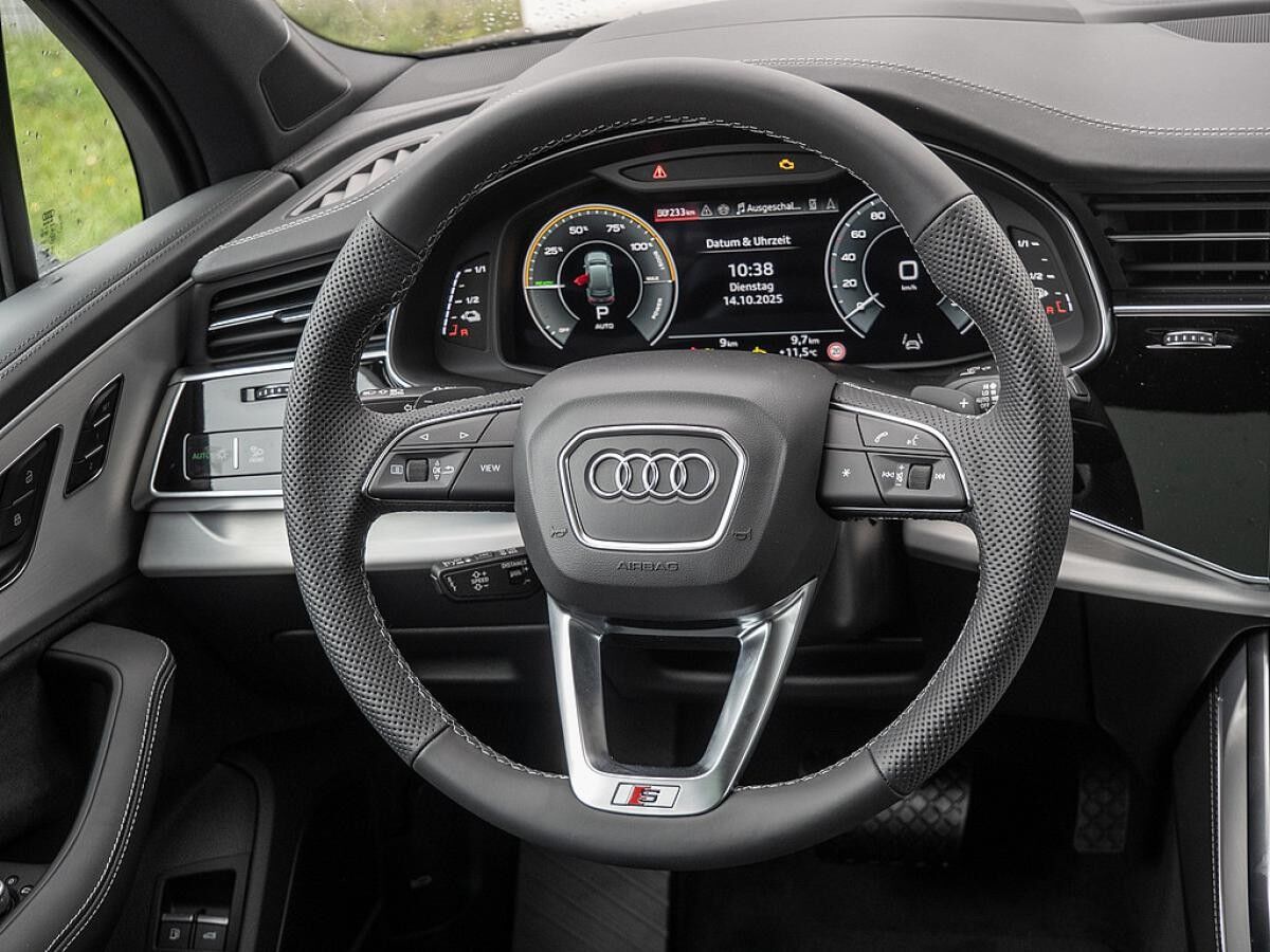 Audi Q7 SUV S line business TFSI e quattro