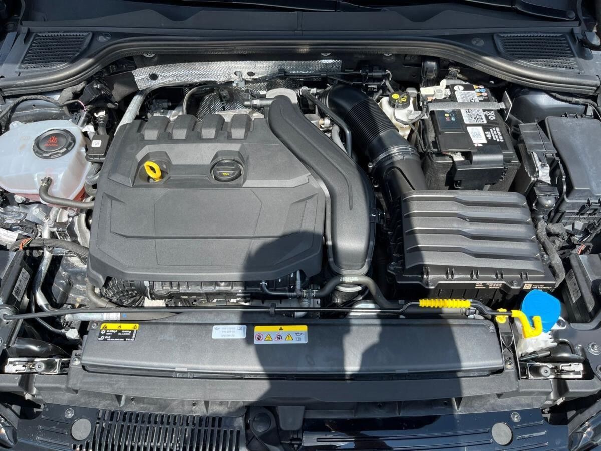 Volkswagen Golf VIII Life 1.5eTSI DSG / Navi, LED, RFK, ACC