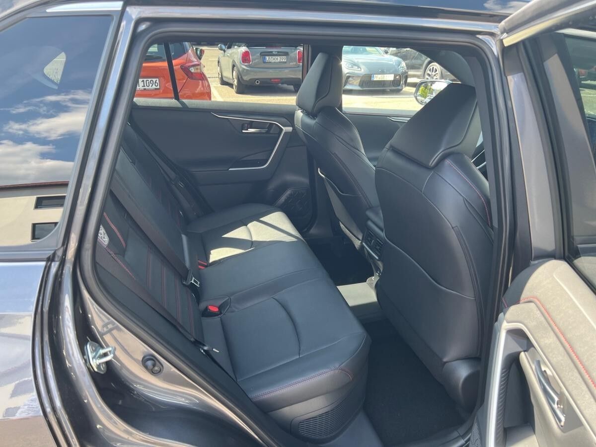 Toyota RAV 4 Style Plug-in Hybrid 4x4