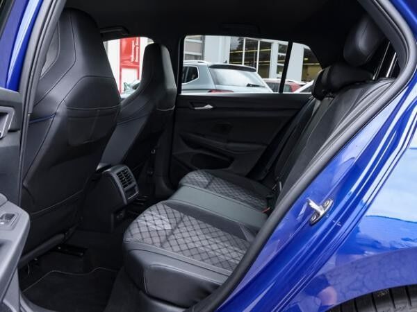 Volkswagen Golf VIII 1,5 eTSI DSG R-Line Black Style ACC Navi R-Kamera LED 17"