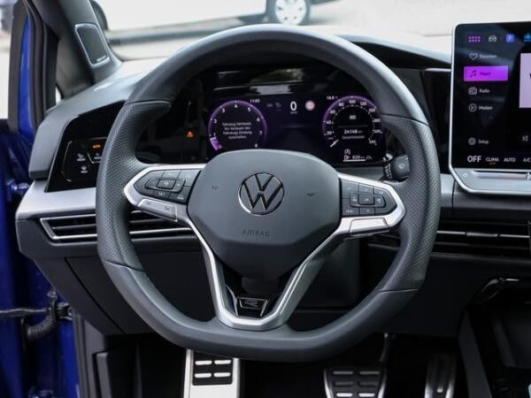 Volkswagen Golf VIII 1,5 eTSI DSG R-Line Black Style ACC Navi R-Kamera LED 17"