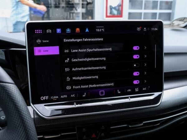Volkswagen Golf VIII 1,5 eTSI DSG R-Line Black Style ACC Navi R-Kamera LED 17"