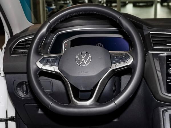 Volkswagen Tiguan Allspace 1,5 TSI DSG Life AHK NaviMedia ACC LED 18Zoll