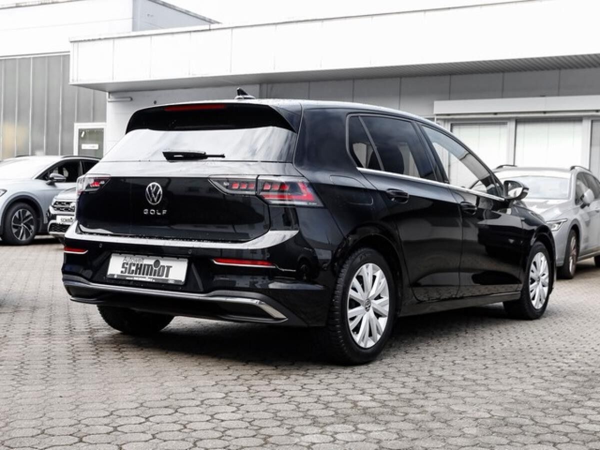 Volkswagen Golf VIII 1,5 TSI Style ACC Navi R-Kamera LED 17"