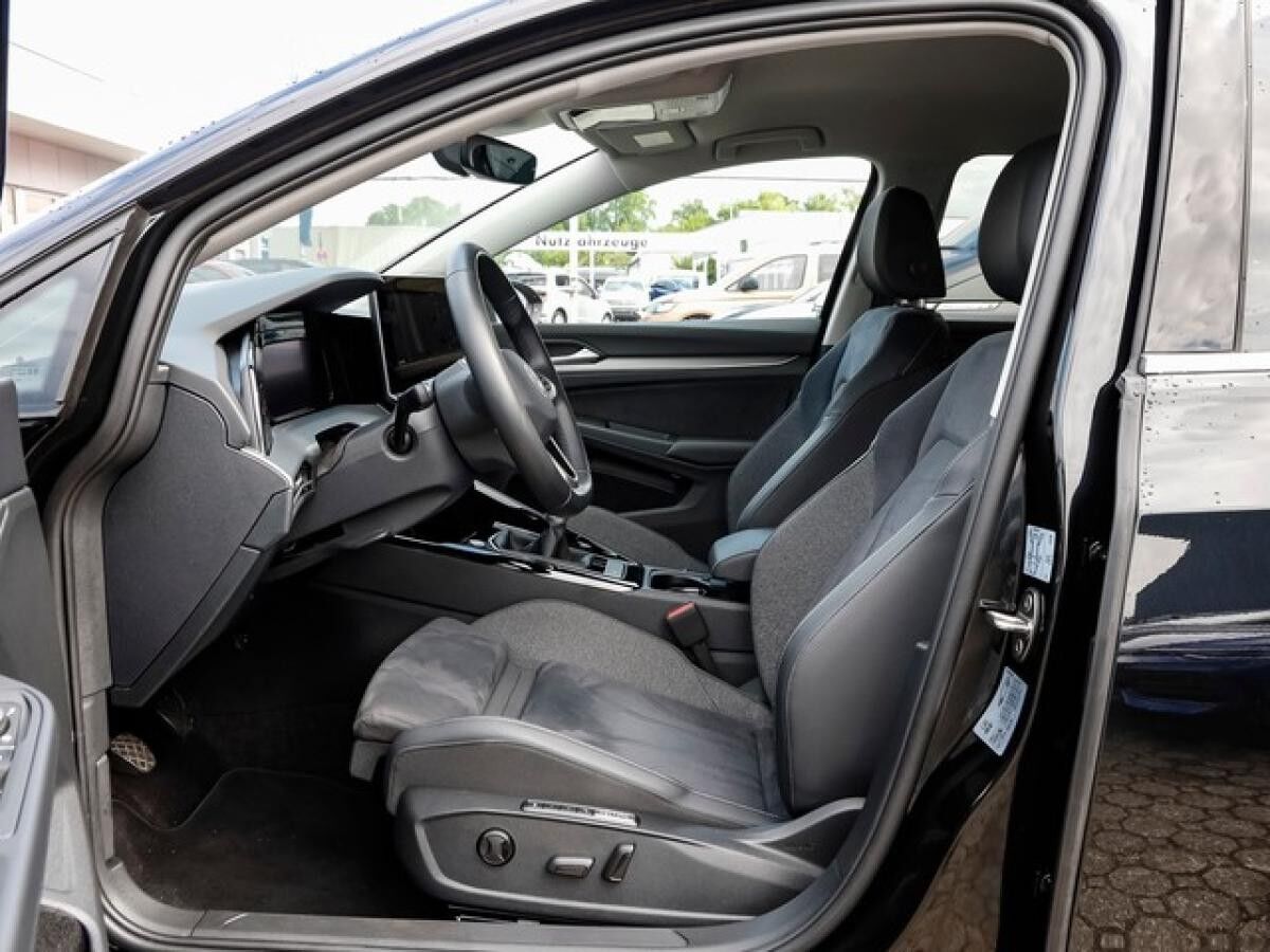 Volkswagen Golf VIII 1,5 TSI Style ACC Navi R-Kamera LED 17"