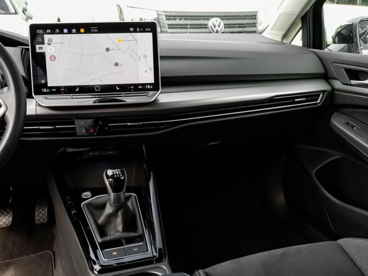 Volkswagen Golf VIII 1,5 TSI Style ACC Navi R-Kamera LED 17"