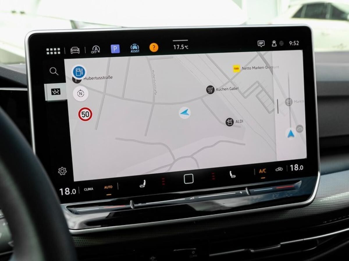 Volkswagen Golf VIII 1,5 TSI Style ACC Navi R-Kamera LED 17"