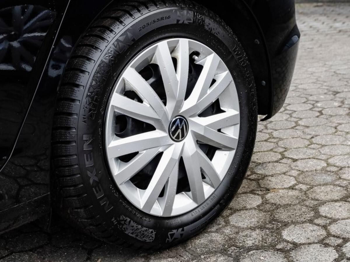 Volkswagen Golf VIII 1,5 TSI Style ACC Navi R-Kamera LED 17"