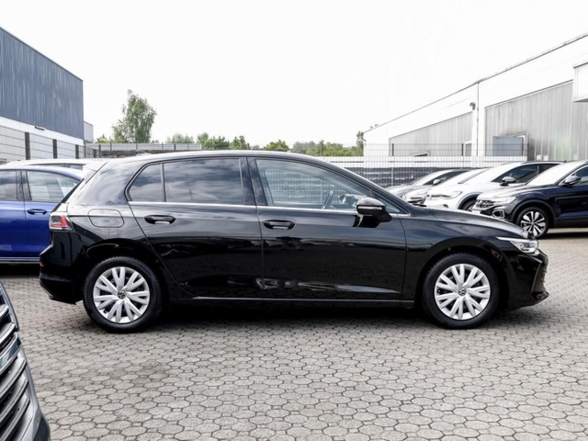 Volkswagen Golf VIII 1,5 TSI Style ACC Navi R-Kamera LED 17"