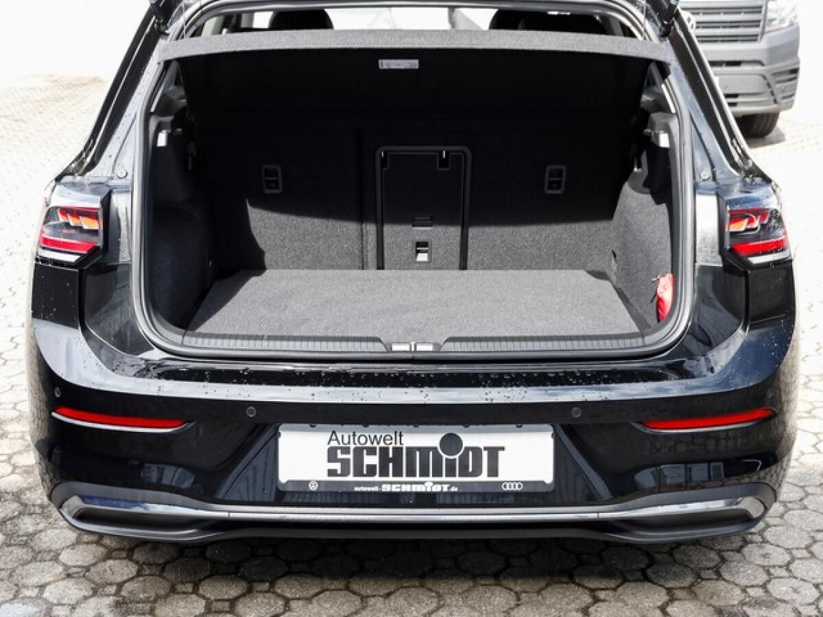 Volkswagen Golf VIII 1,5 TSI Style ACC Navi R-Kamera LED 17"