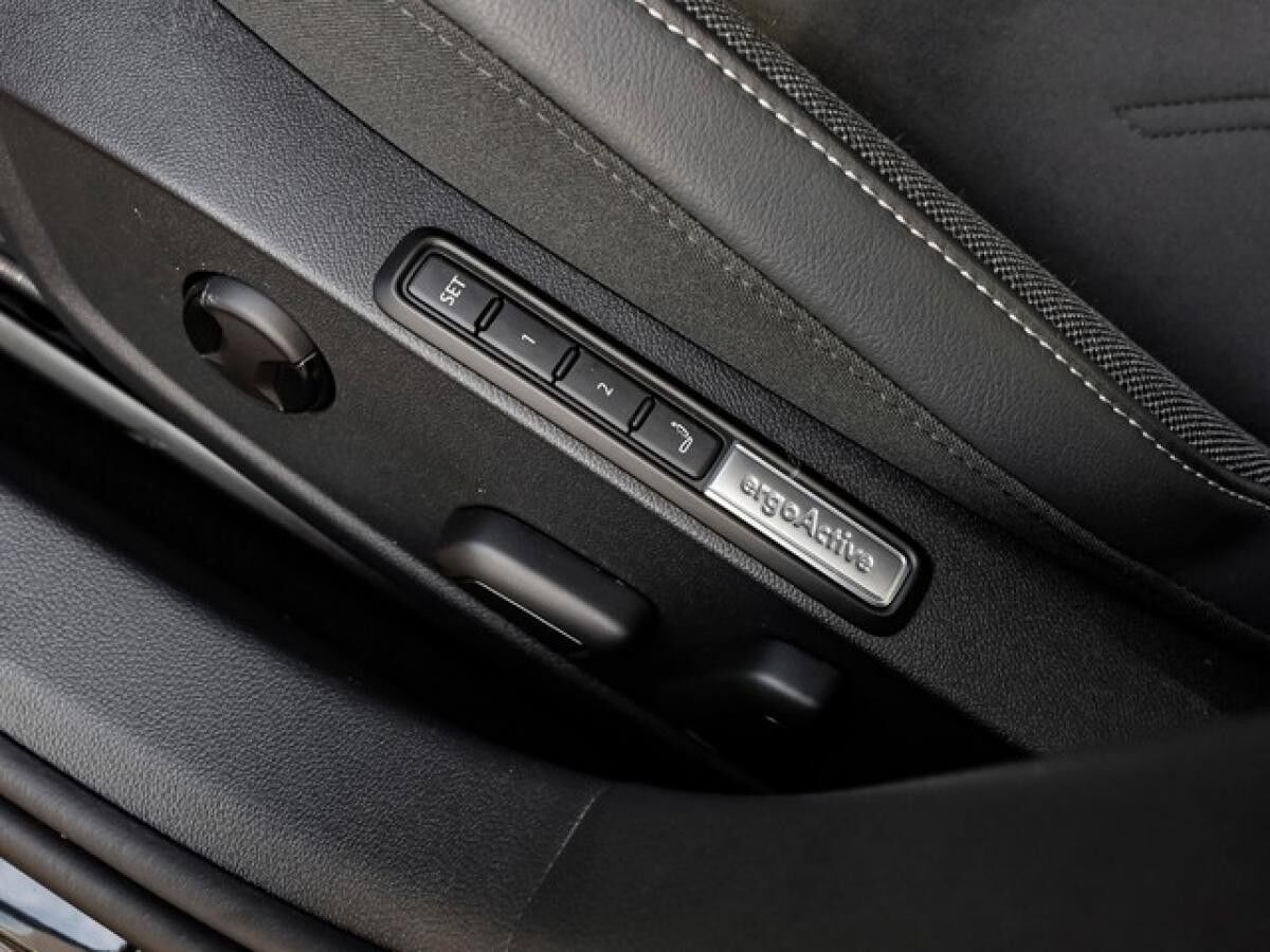 Volkswagen Golf VIII 1,5 TSI Style ACC Navi R-Kamera LED 17"