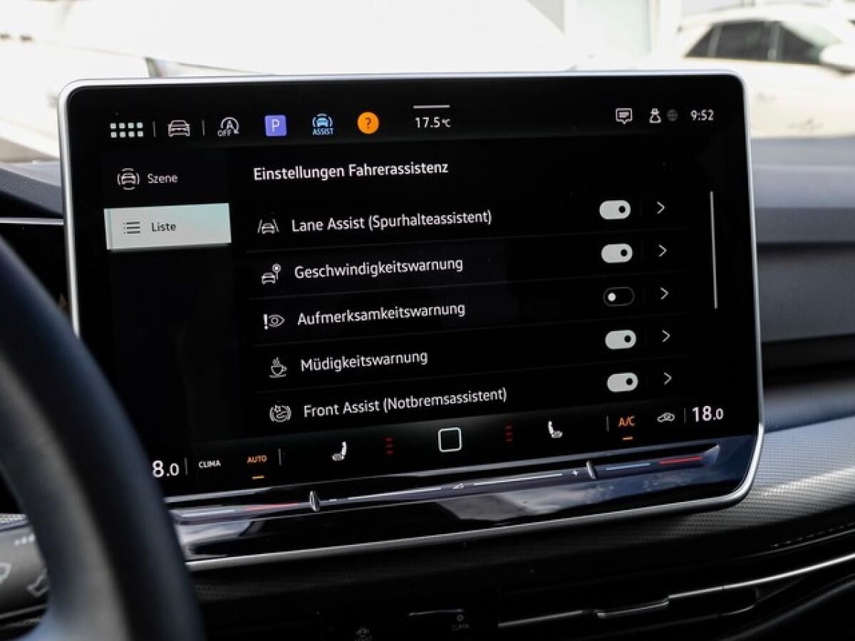 Volkswagen Golf VIII 1,5 TSI Style ACC Navi R-Kamera LED 17"