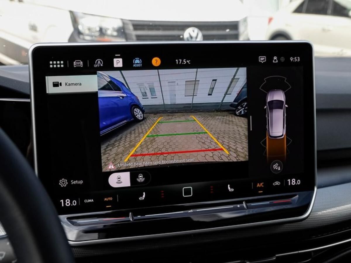 Volkswagen Golf VIII 1,5 TSI Style ACC Navi R-Kamera LED 17"