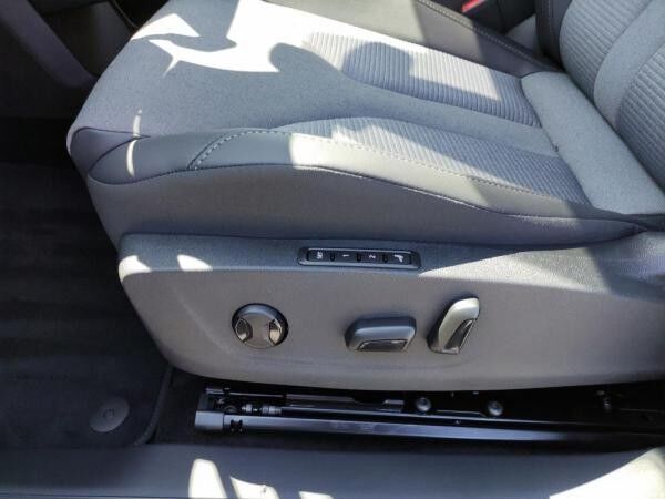 Skoda ENYAQ 60 PLUS AHK WINTER NAVI LED DAB PDC RFK