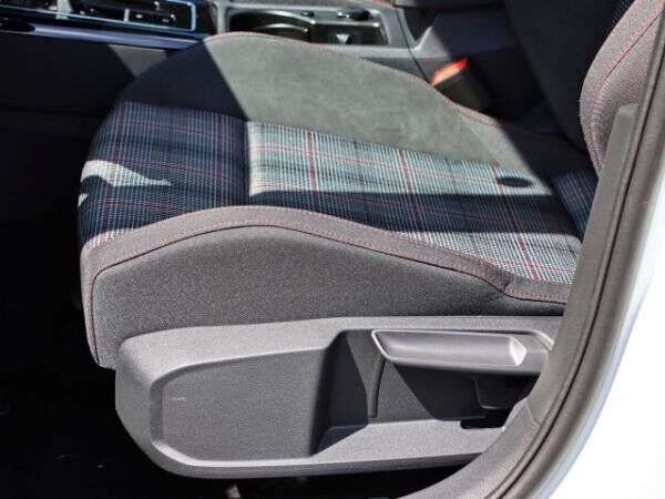 Volkswagen Golf GTI 2,0 l TSI DSG/KOMFORTP./BUSINESSP./HARMAN KARDON/PANO