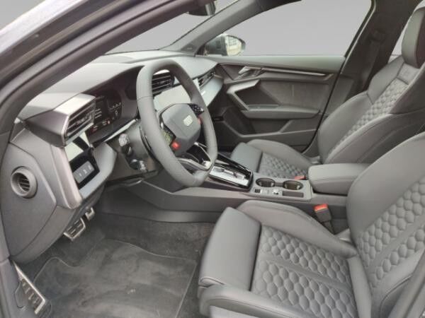 Audi RS3 Limousine 2.5 TFSI quattro 280 km/h Matrix