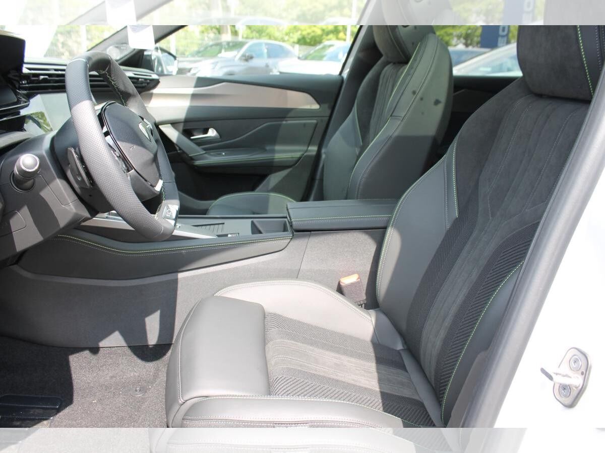 Peugeot 408 GT Hybrid 145 e-DSC6