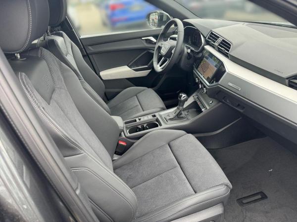 Audi Q3 S line 35 TFSI S tronic Navi AHK LED Einparkhilfe plus