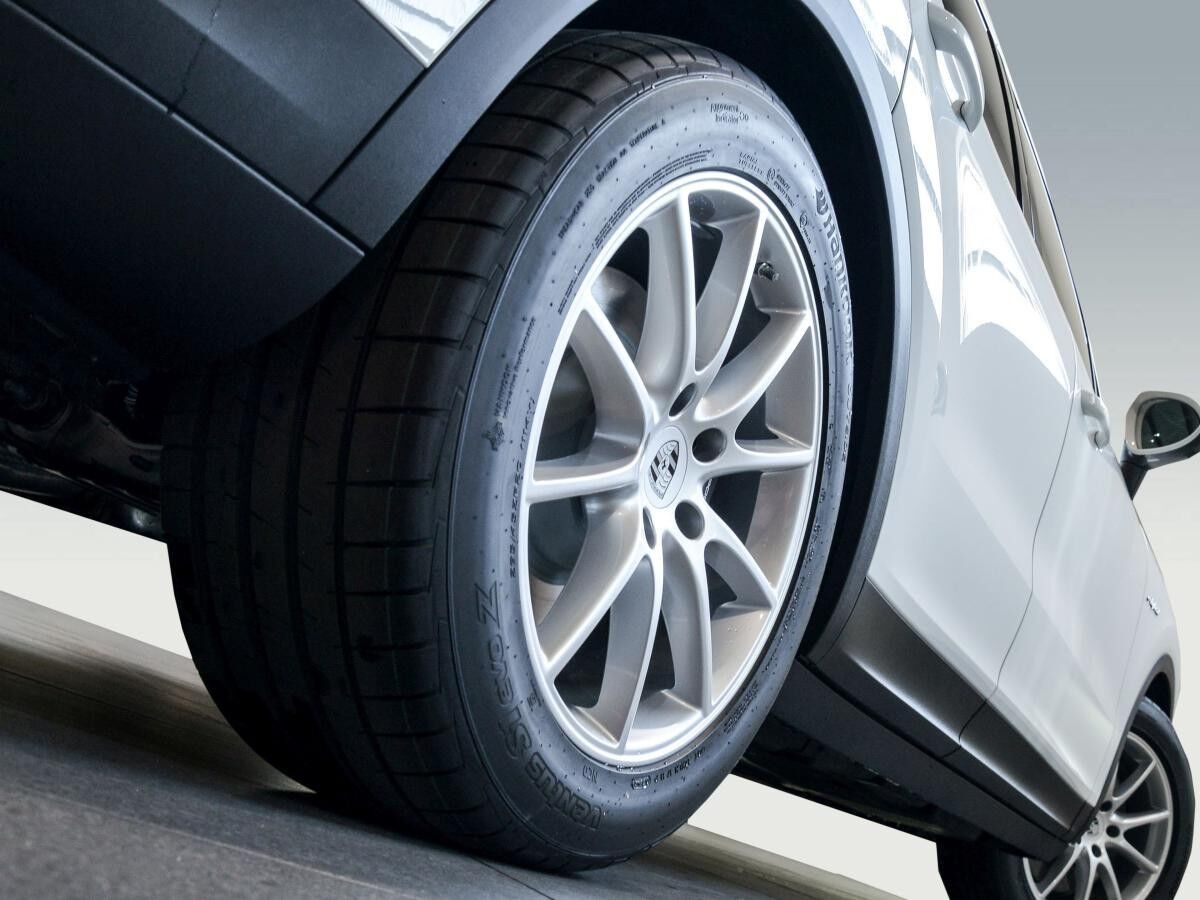 Porsche Cayenne E-Hybrid SOFORT Verfügbar / PASM / AHK / Bose