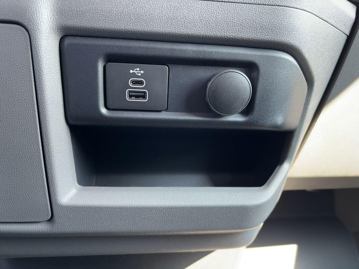 Volkswagen Transporter T7 Kombi 2.0 TDI Automatik Langer Radst