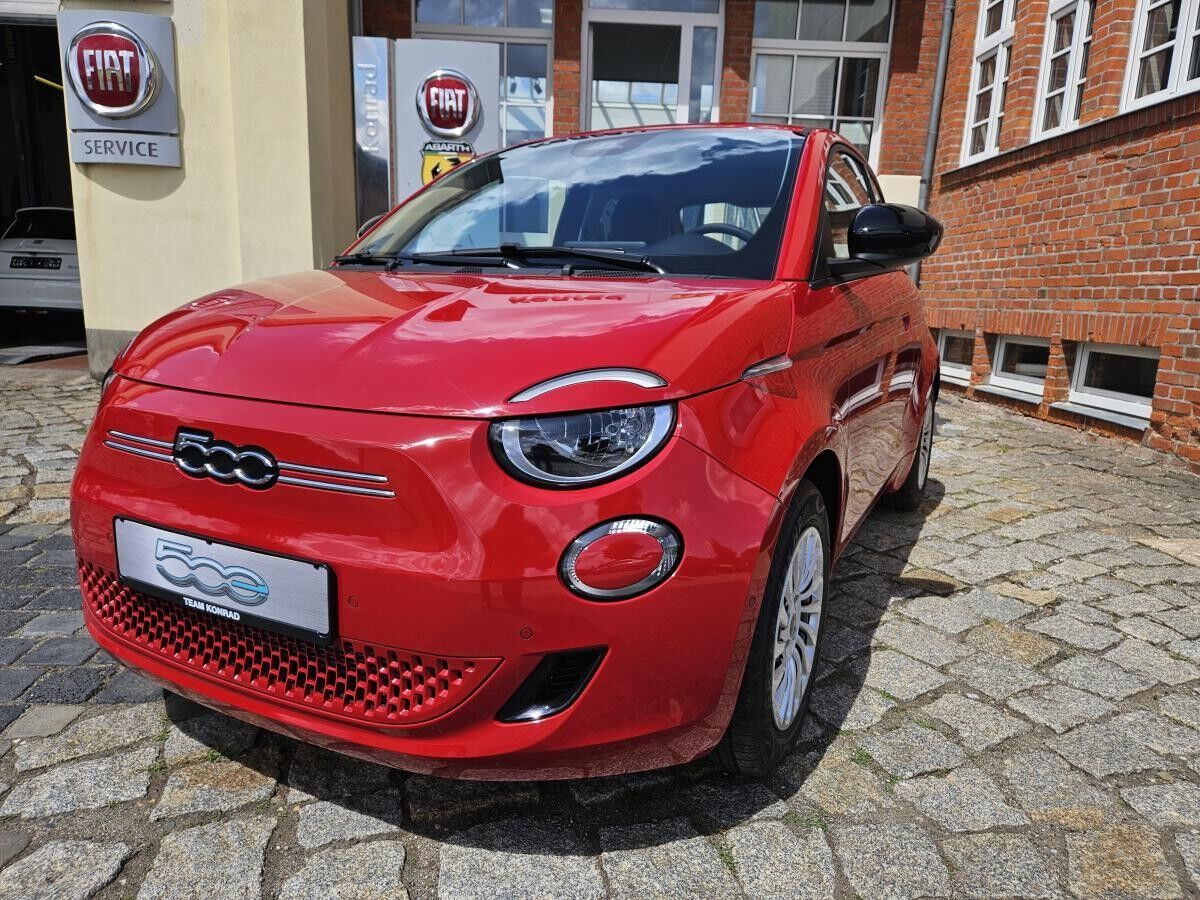 Fiat 500e Red 42KWH RED -  Komfort Paket - sofort verfügbar