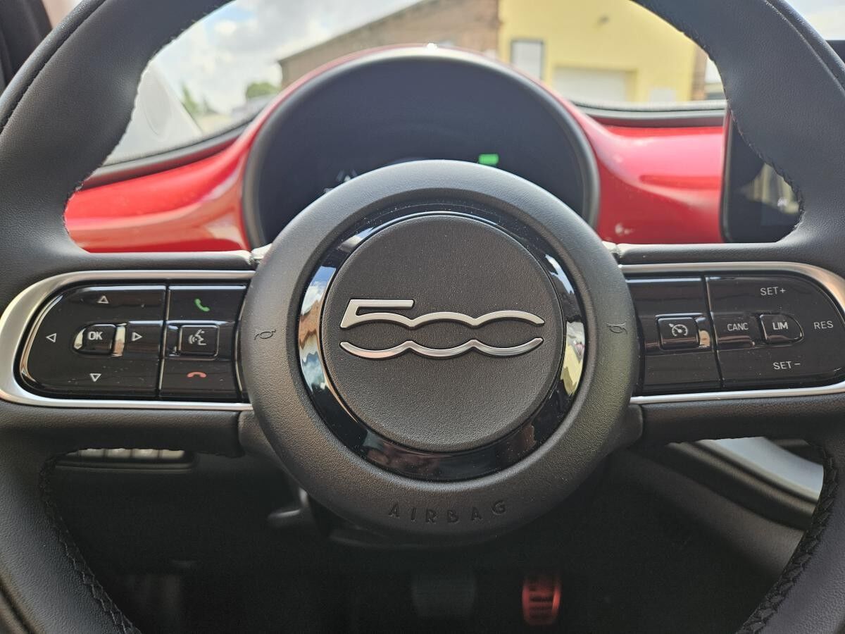 Fiat 500e Red 42KWH RED -  Komfort Paket - sofort verfügbar