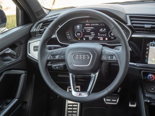 Audi Q3 S line 40 TFSI quattro