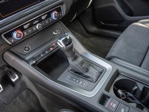 Audi Q3 S line 40 TFSI quattro