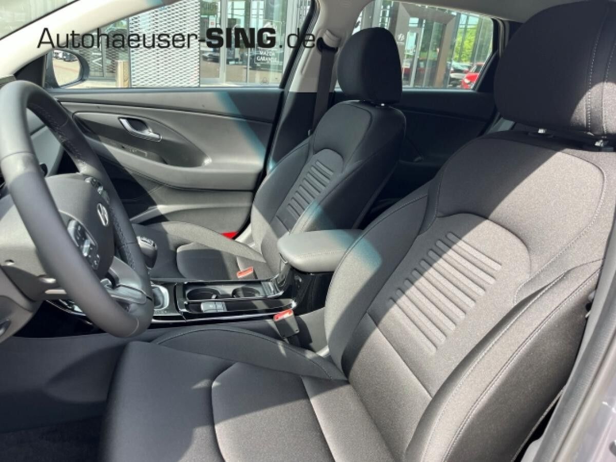 Hyundai i30 i30cw M-Hybrid Navi LED Kamera SHZ PDC CarPlay