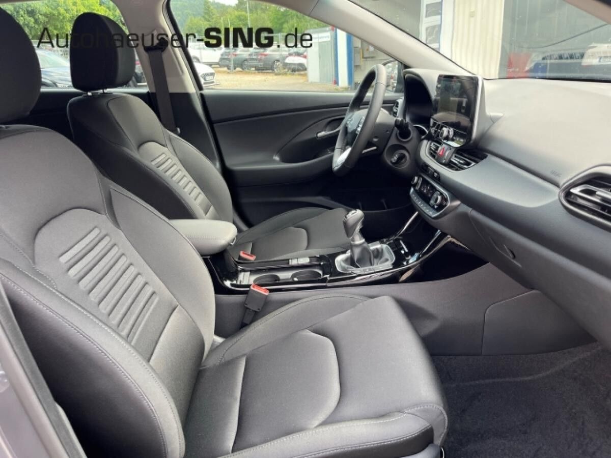 Hyundai i30 i30cw M-Hybrid Navi LED Kamera SHZ PDC CarPlay