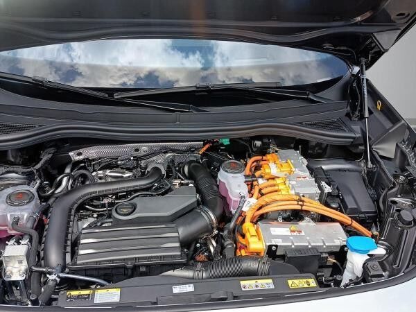 Volkswagen Tayron R-Line 1,5 l eHybrid DSG (272 PS) AHK+PANO+NAVI *SOFORT VERFÜGBAR*