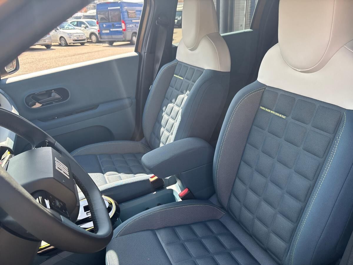 Fiat Grande Panda Elektro LaPrima 44kWh 83kW (113 PS) inkl. Winter-Paket